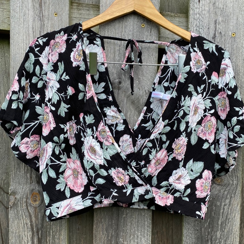 Sexy black floral wrap crop top L back tie V neck GREAT!
